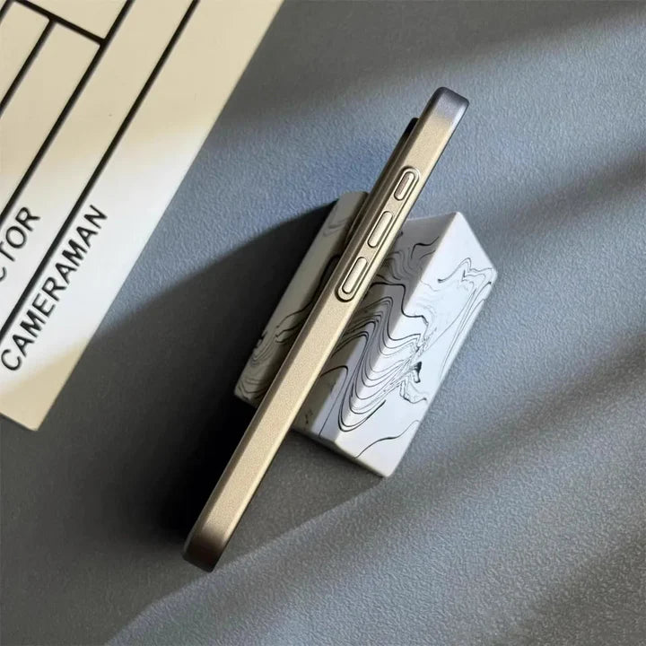TitanBouclier Pro - Coque iPhone en Titane Premium