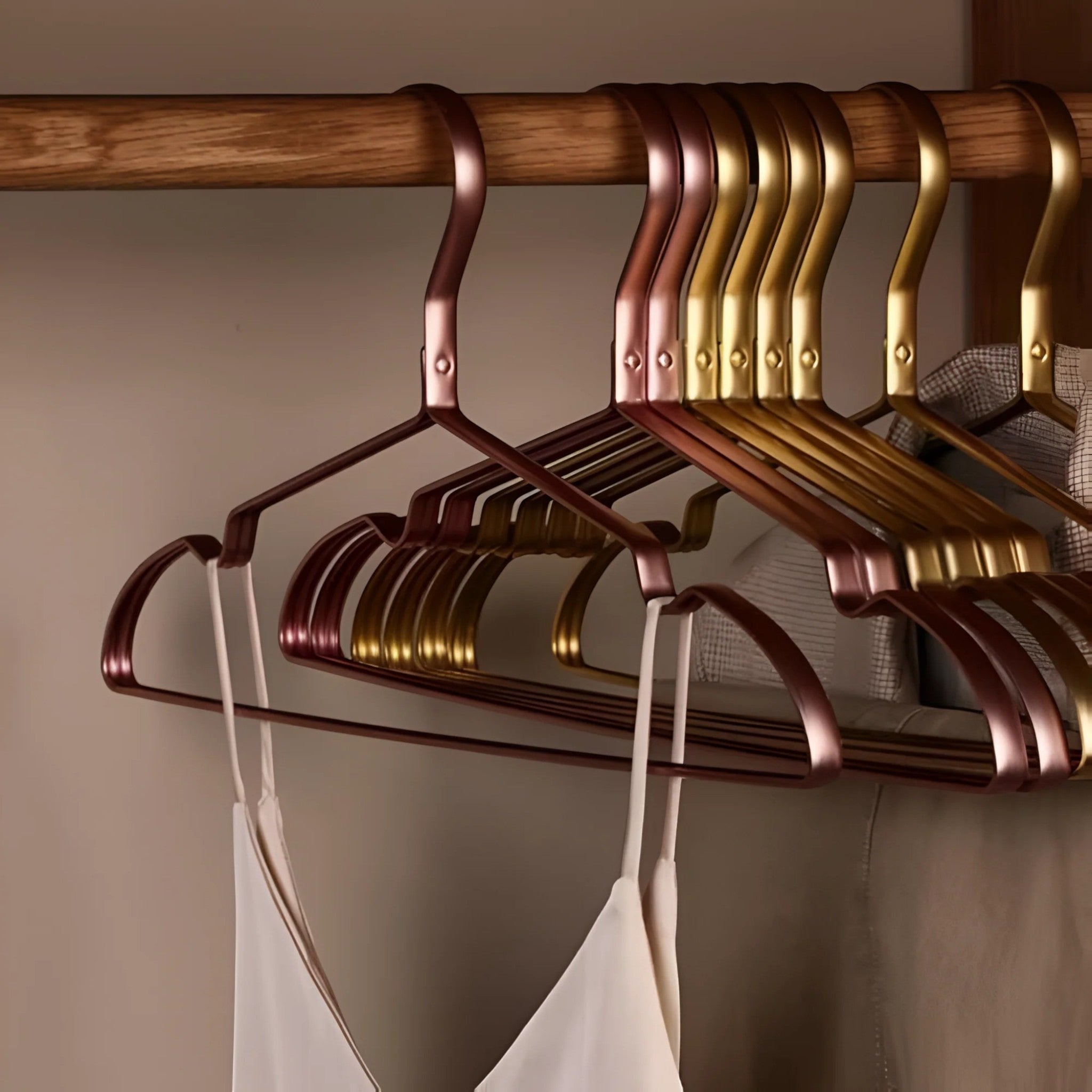 Cintres Antidérapants de Luxe – Pour un Rangement Élégant – VeluGrip