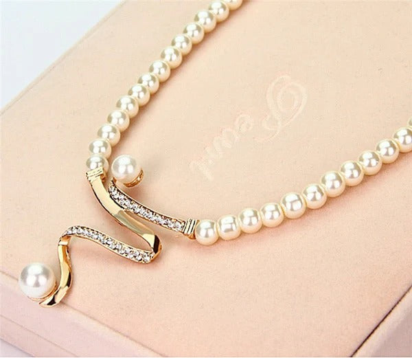 Set Collier et Boucles d'Oreilles en Perles Naturelles – Élégance et Raffinement - Claire