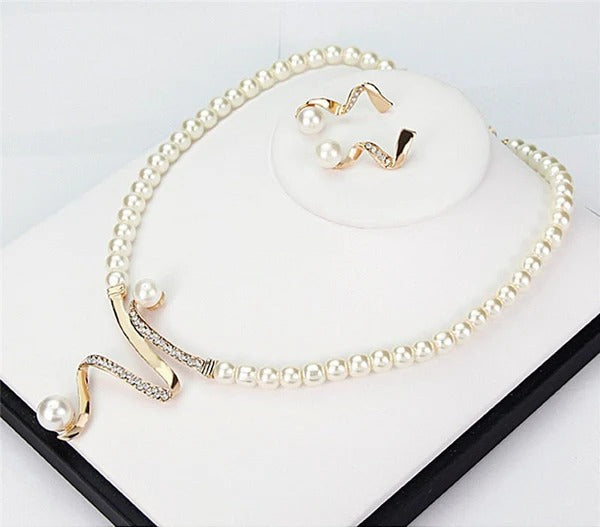 Set Collier et Boucles d'Oreilles en Perles Naturelles – Élégance et Raffinement - Claire