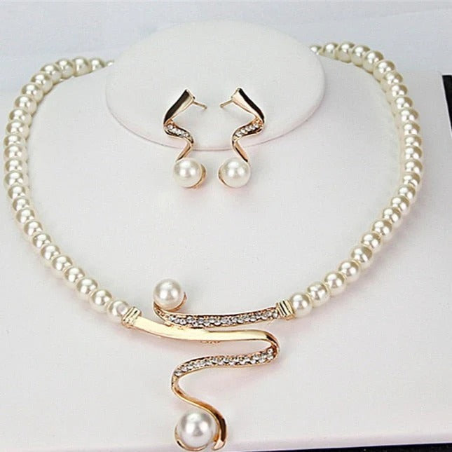 Set Collier et Boucles d'Oreilles en Perles Naturelles – Élégance et Raffinement - Claire