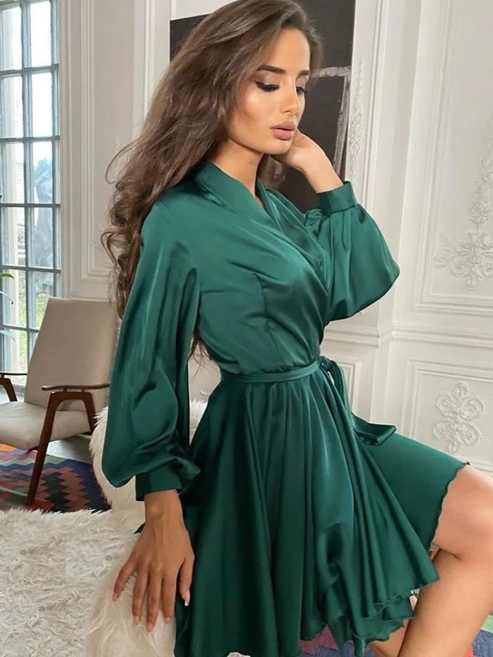 Robe Satinée Sascha – Élégante Tenue Féminine pour Occasions Chic – BelleSatin