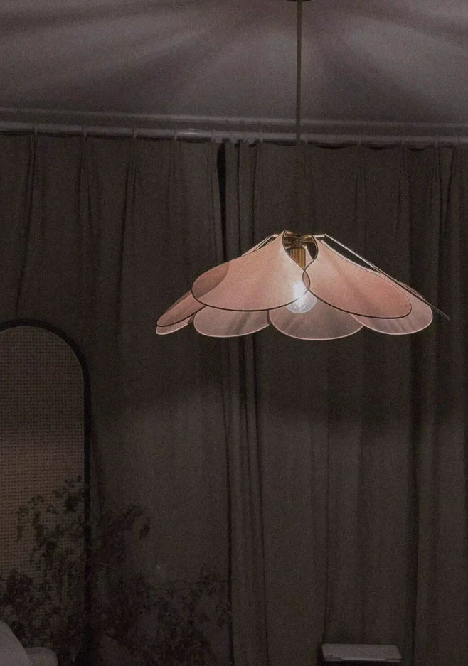 Lustre Pétale - Suspension Lumineuse Élégante