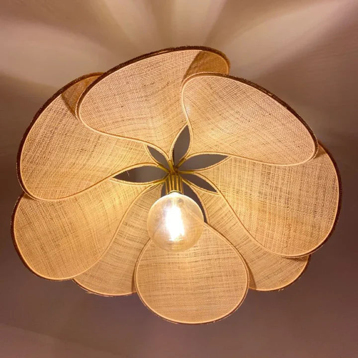 Lustre Pétale - Suspension Lumineuse Élégante