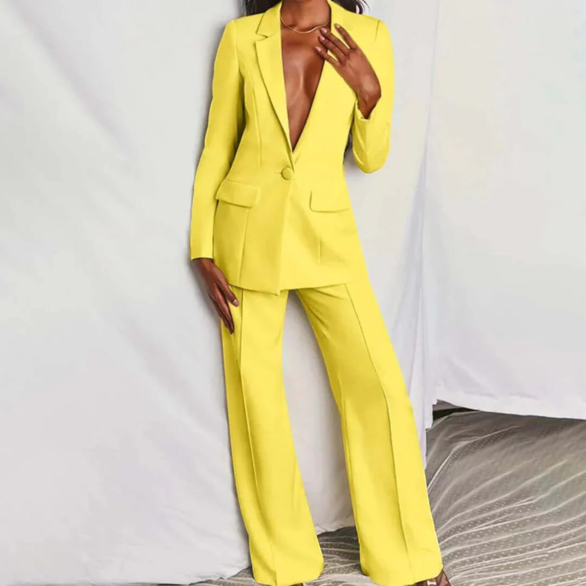 evelyn-tailored-blazer-wide-leg-trousers-suit-682852-Photoroom.jpg