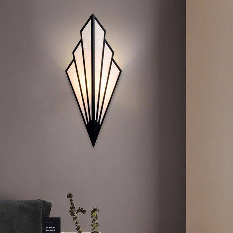 Applique Murale LED Triangulaire – Design Moderne en Métal Coloré